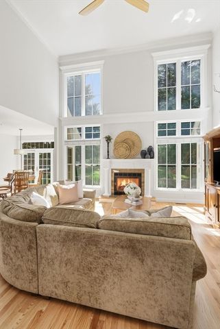 72 Sterling Ln, North Andover, MA 01845