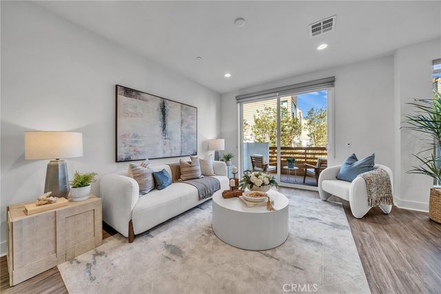 687 Doheny, Costa Mesa, CA 92627