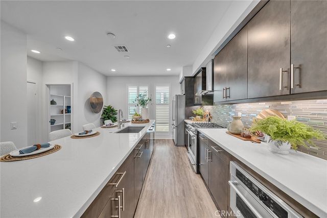 687 Doheny, Costa Mesa, CA 92627