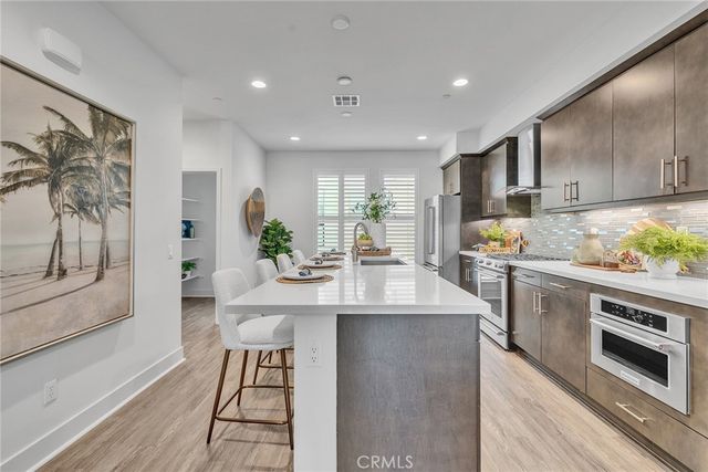 687 Doheny, Costa Mesa, CA 92627