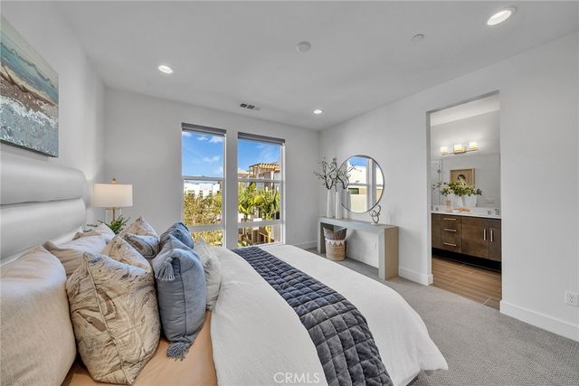 687 Doheny, Costa Mesa, CA 92627