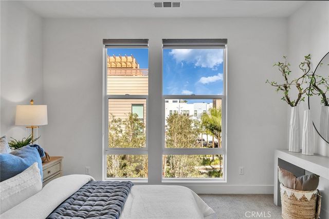 687 Doheny, Costa Mesa, CA 92627