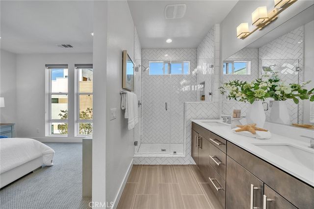 687 Doheny, Costa Mesa, CA 92627