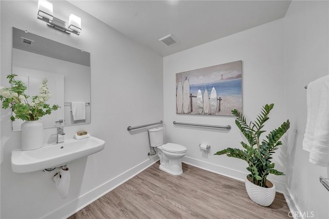 687 Doheny, Costa Mesa, CA 92627