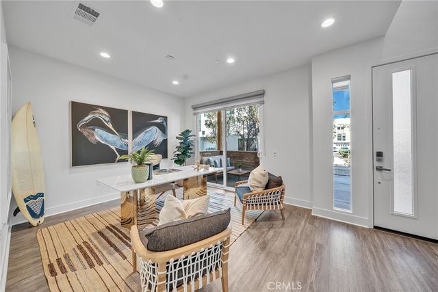 687 Doheny, Costa Mesa, CA 92627