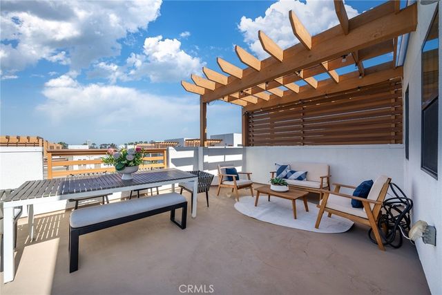 687 Doheny, Costa Mesa, CA 92627