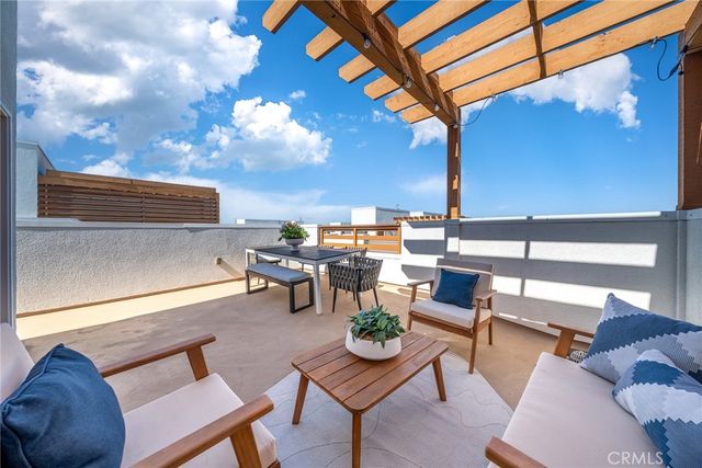 687 Doheny, Costa Mesa, CA 92627