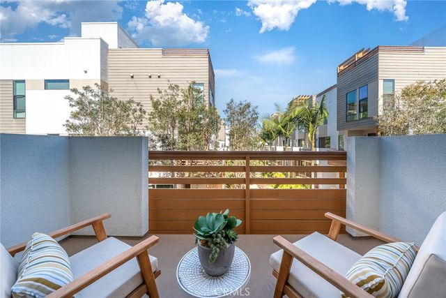 687 Doheny, Costa Mesa, CA 92627