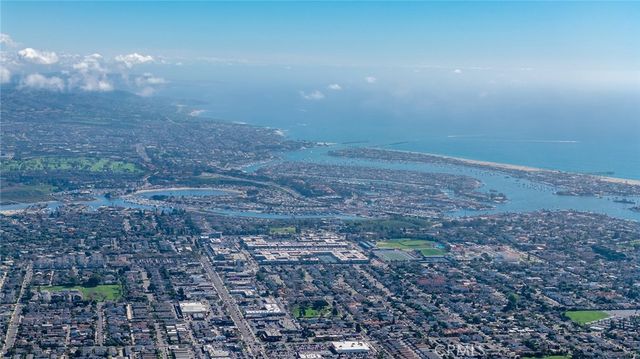 687 Doheny, Costa Mesa, CA 92627