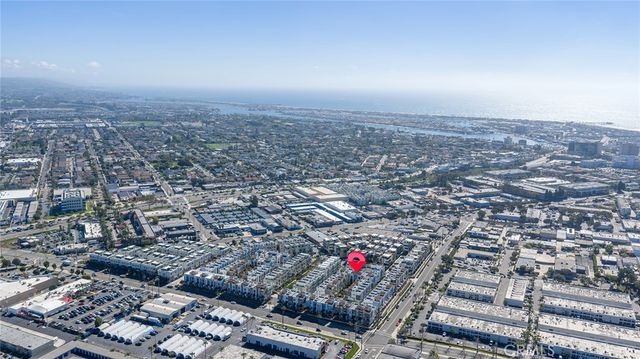 687 Doheny, Costa Mesa, CA 92627