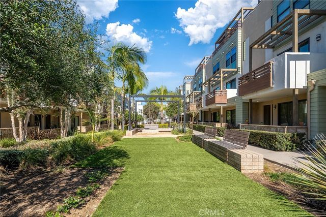 687 Doheny, Costa Mesa, CA 92627