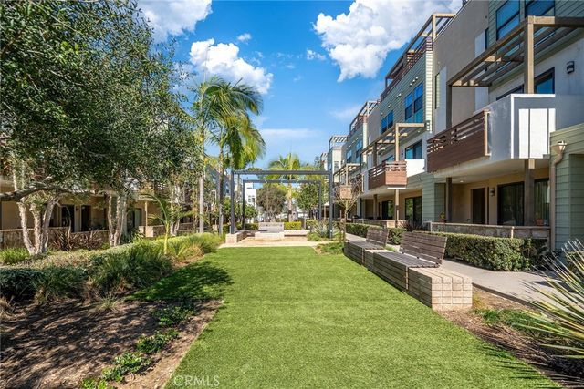 687 Doheny, Costa Mesa, CA 92627