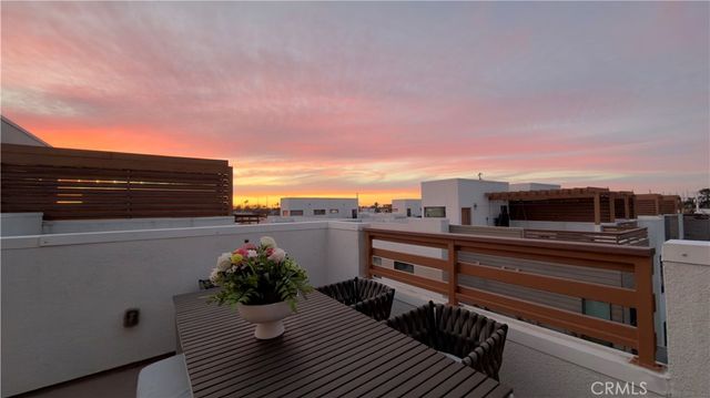 687 Doheny, Costa Mesa, CA 92627