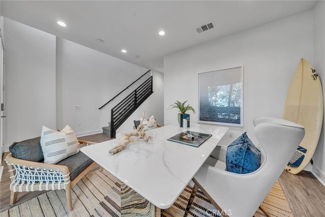 687 Doheny, Costa Mesa, CA 92627