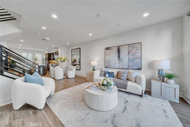 687 Doheny, Costa Mesa, CA 92627