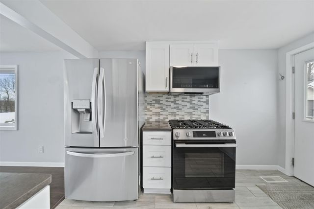 2050 Lakeview Drive, Brooklyn, MI 49230