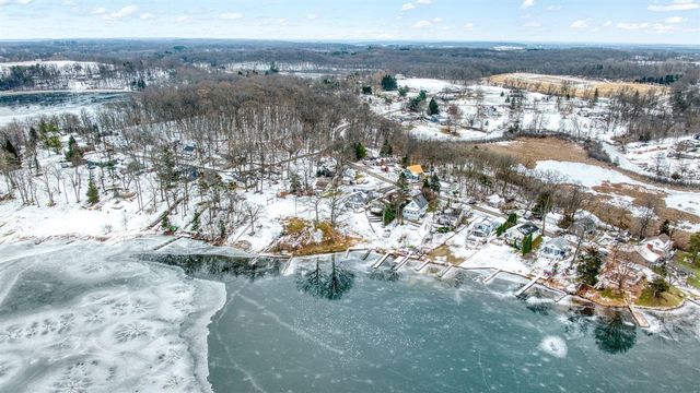 2050 Lakeview Drive, Brooklyn, MI 49230