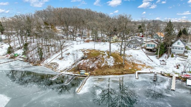 2050 Lakeview Drive, Brooklyn, MI 49230