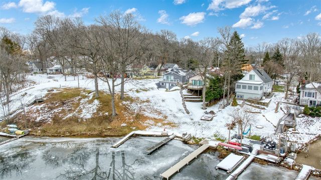 2050 Lakeview Drive, Brooklyn, MI 49230