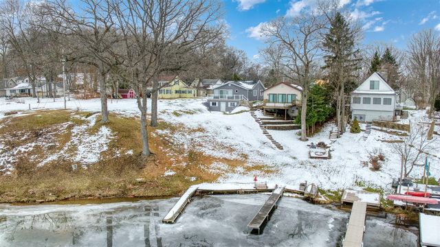 2050 Lakeview Drive, Brooklyn, MI 49230