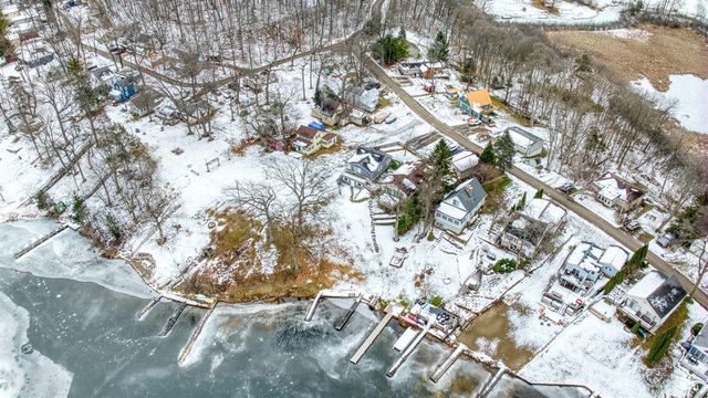 2050 Lakeview Drive, Brooklyn, MI 49230