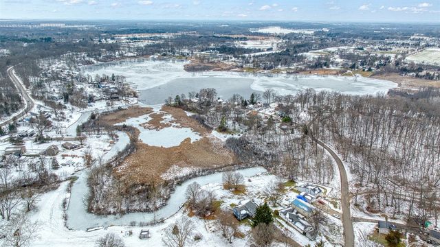 2050 Lakeview Drive, Brooklyn, MI 49230