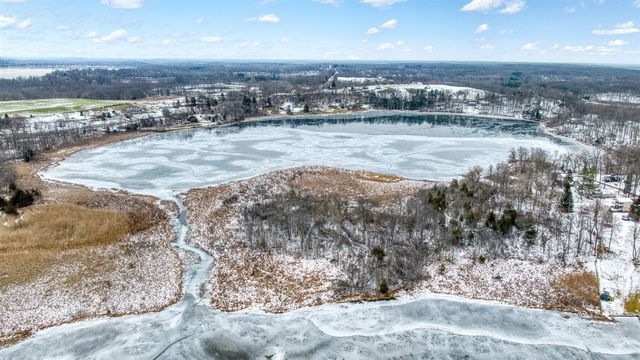 2050 Lakeview Drive, Brooklyn, MI 49230