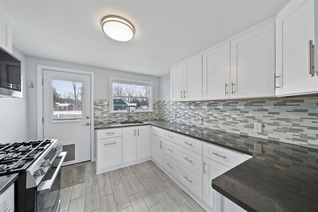 2050 Lakeview Drive, Brooklyn, MI 49230