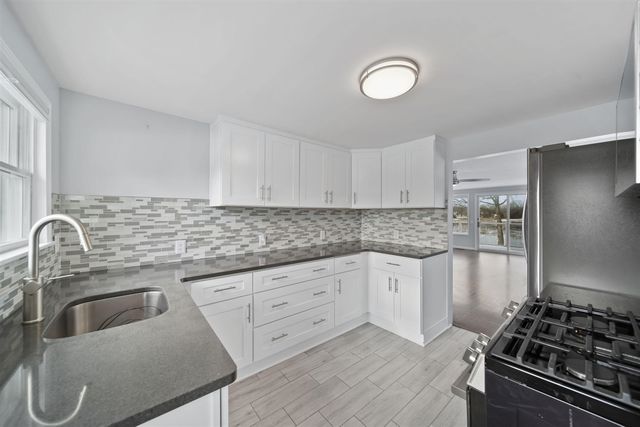 2050 Lakeview Drive, Brooklyn, MI 49230