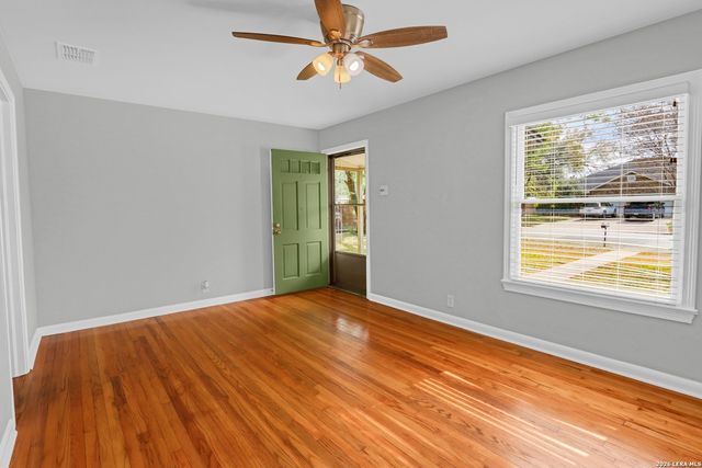 960 E Mountain, Seguin, TX 78155