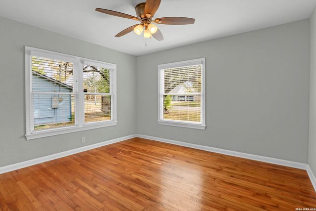 960 E Mountain, Seguin, TX 78155