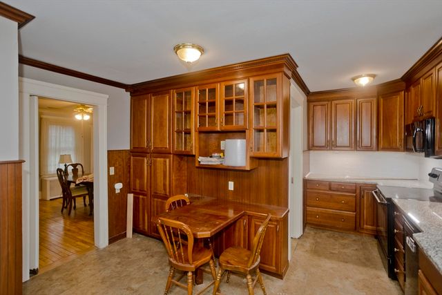 44 Meredith St, Springfield, MA 01108