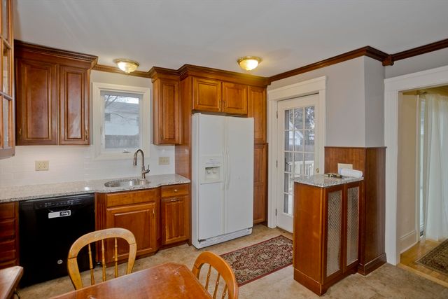 44 Meredith St, Springfield, MA 01108