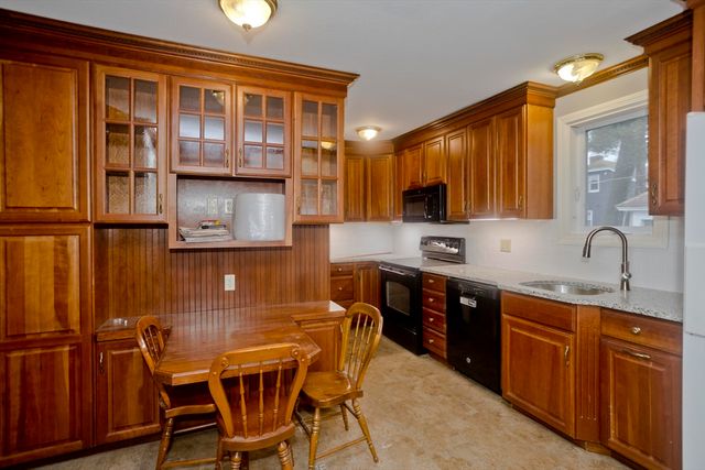 44 Meredith St, Springfield, MA 01108