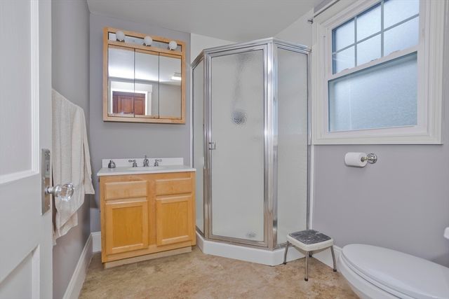 44 Meredith St, Springfield, MA 01108