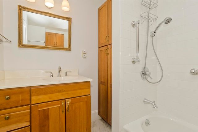 44 Meredith St, Springfield, MA 01108