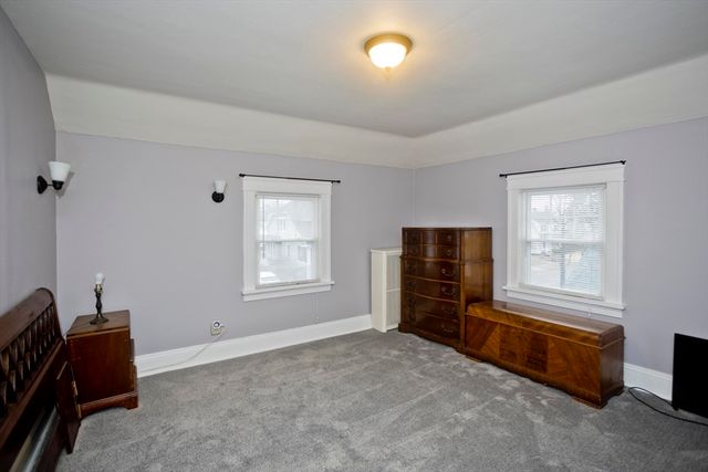 44 Meredith St, Springfield, MA 01108