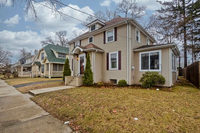 44 Meredith St, Springfield, MA 01108