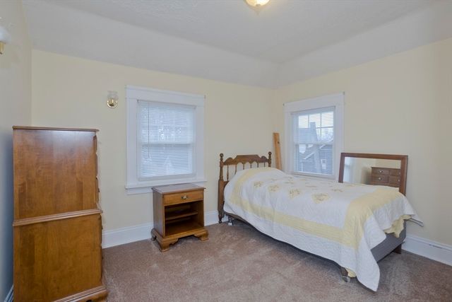 44 Meredith St, Springfield, MA 01108