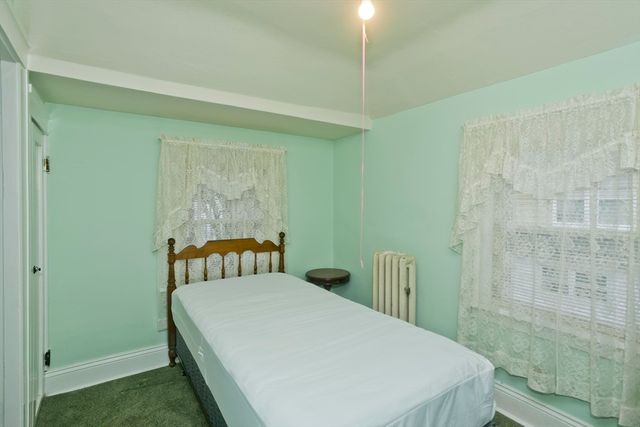 44 Meredith St, Springfield, MA 01108