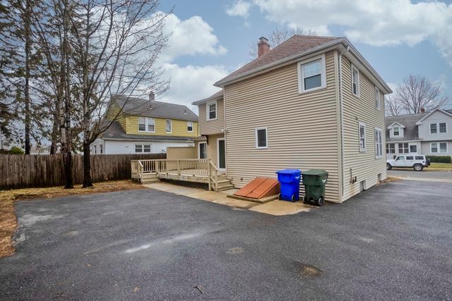 44 Meredith St, Springfield, MA 01108