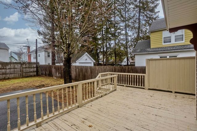 44 Meredith St, Springfield, MA 01108