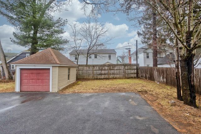 44 Meredith St, Springfield, MA 01108