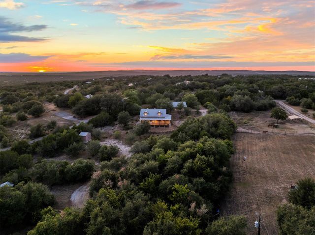 3204 Tabletop Mountain DR, Spicewood, TX 78669