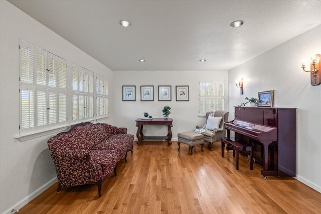 3204 Tabletop Mountain DR, Spicewood, TX 78669