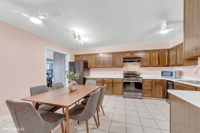 1621 Mission Hills Road 108, Northbrook, IL 60062