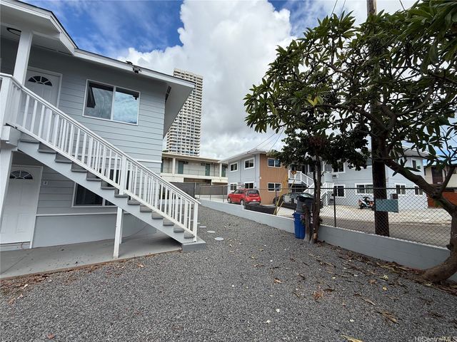 2711 Waiaka Road, Honolulu, HI 96826