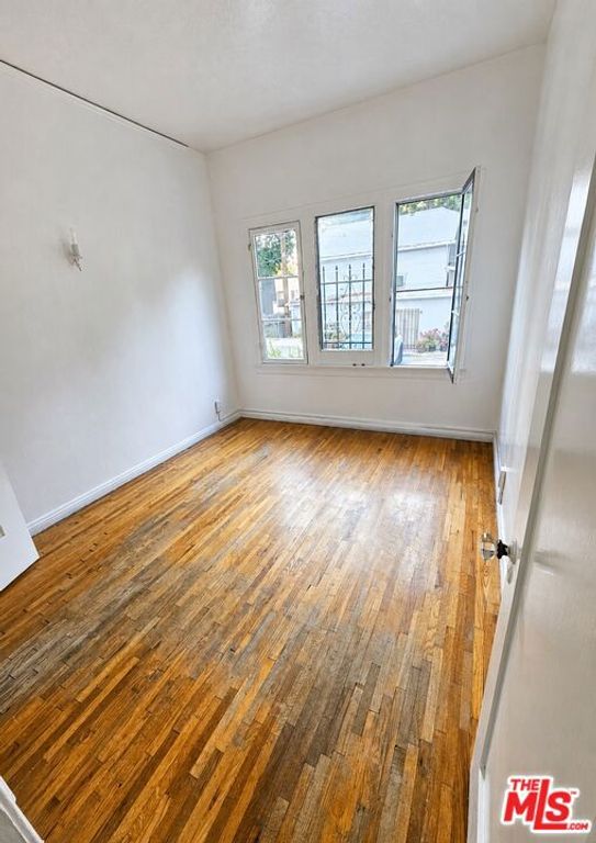 Image 13 of property listing at 905 Sanborn Avenue, Los Angeles, CA 90029