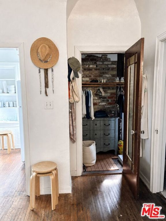 Image 16 of property listing at 905 Sanborn Avenue, Los Angeles, CA 90029