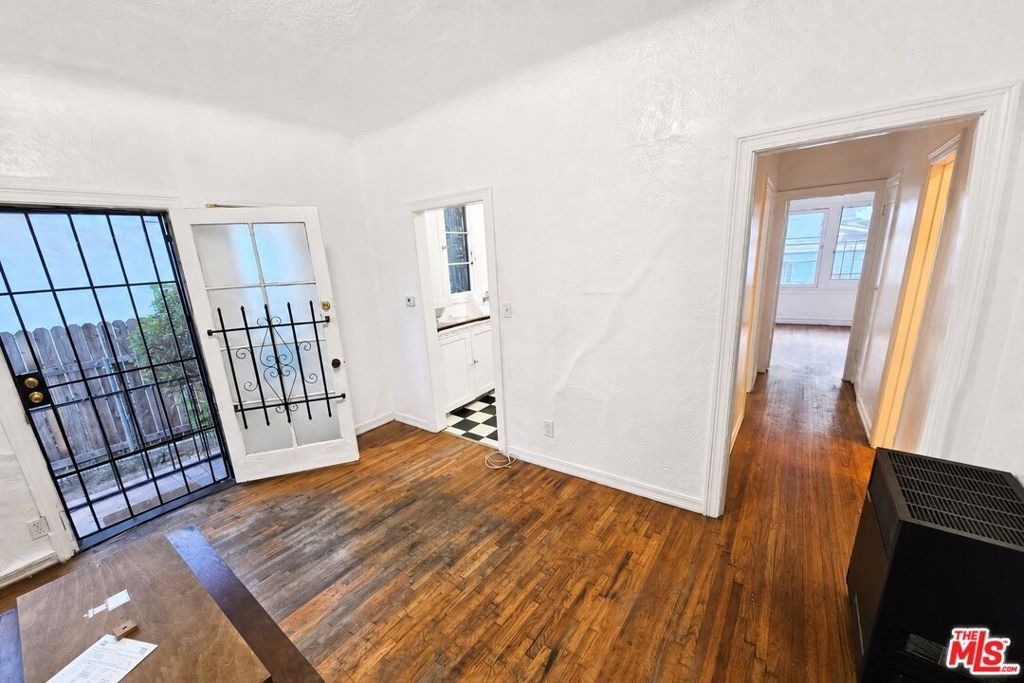 Image 17 of property listing at 905 Sanborn Avenue, Los Angeles, CA 90029